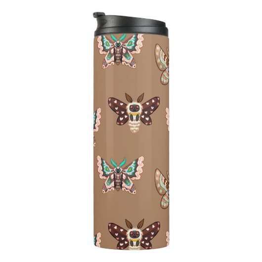 Niedliche Kawaii Chibi Moths on Coffee Tan Thermosbecher (Nach rechts gedreht)