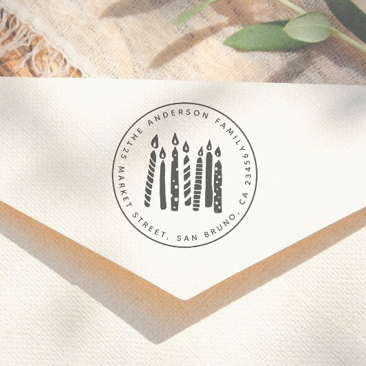 Niedliche Kerzen Rund Familienname und Rücksendead Permastempel