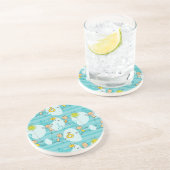 Niedliche Kinder, die auf dem Strandmuster spielen Sandstein Untersetzer (Seite)