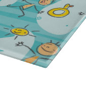 Niedliche Kinder, die auf dem Strandmuster spielen Schneidebrett (Ecke)