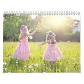 Niedliche Kinder Entdecken Sie die Natur im Freien Kalender (Titelbild)