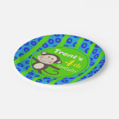 Niedliche Kinder spielen blaues Grün des Pappteller (Schrägansicht)