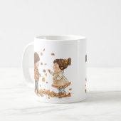 Niedliche Kinder spielen im Herbst Kaffeetasse (Vorderseite Links)