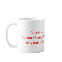 Niedliche Kinder unter einem Schirm