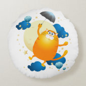 Niedliche Kitten Flying mit Regenschirm Rundes Kissen (Rückseite)