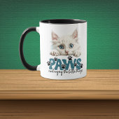 Niedliche Kitten Paws und Genießen Tasse