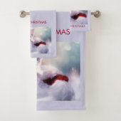 Niedliche Kittenruhe auf einer Weihnachtsmannmütze Badhandtuch Set (Insitu)