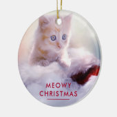 Niedliche Kittenruhe auf einer Weihnachtsmannmütze Keramik Ornament (Links)
