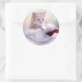 Niedliche Kittenruhe auf einer Weihnachtsmannmütze Runder Aufkleber (Tasche)