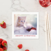 Niedliche Kittenruhe auf einer Weihnachtsmannmütze Serviette (Beispiel)