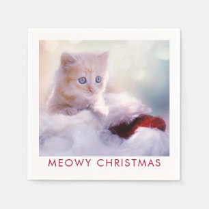 Niedliche Kittenruhe auf einer Weihnachtsmannmütze Serviette