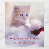 Niedliche Kittenruhe auf einer Weihnachtsmannmütze Weinetikett (Einzelnes Label)