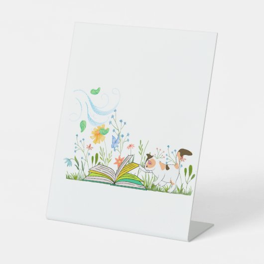 Niedliche Kitty Reading ein Buch. Sockelschild (Vorderseite)