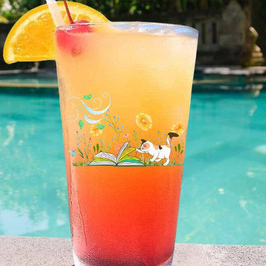 Niedliche Kitty Reading im Garten Glas