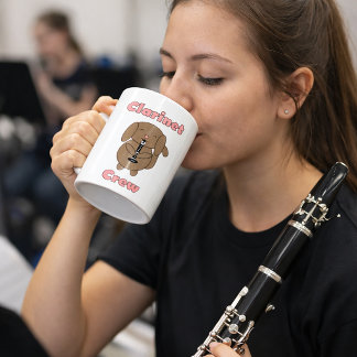 Niedliche Klarinetten-Crew Brauner Welpe Hund Kaffeetasse