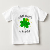 Niedliche Klee am Patch St. Patricks Day Baby T-shirt (Vorderseite)