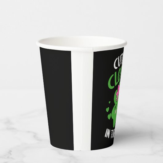 Niedliche Klee am Patch St Patricks Day Pappbecher (Rechts)