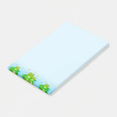 Niedliche kleine Frösche auf hellblauen Notizen (angewinkelt)
