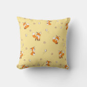 Niedliche kleine Füchse auf Gelb Kissen (Vorderseite)