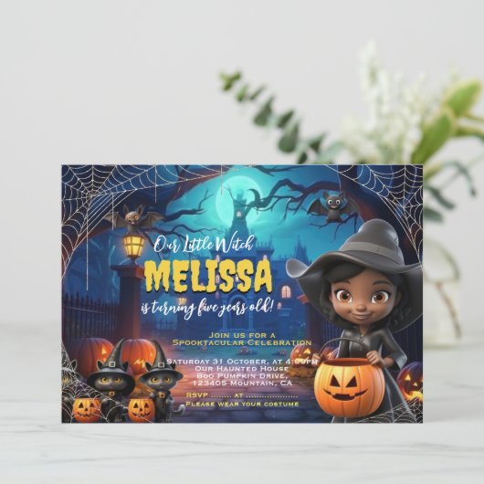 Niedliche Kleine Hexe Spooktacular Einladung zum G (Stehend Vorderseite)