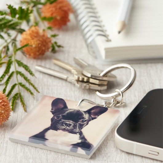 Niedliche kleine Schwarz-Weiß-Welpe Schlüsselanhänger (Vorderseite rechts)