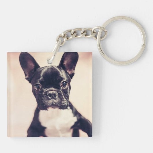 Niedliche kleine Schwarz-Weiß-Welpe Schlüsselanhänger (Rückseite)