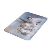 Niedliche Kleintiere | 3 Tabby Kittens Badematte (Schrägansicht)