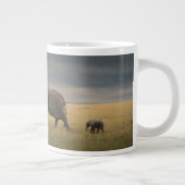 Niedliche Kleintiere | Afrikanische Elefantenfamil Jumbo-Tasse (Rechts)