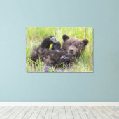 Niedliche Kleintiere | Baby Brown Bear Cube Leinwanddruck (Insitu (Holzboden))