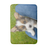 Niedliche Kleintiere | Baby Corgi in My Lap Badematte (Vorderseite Vertikal)