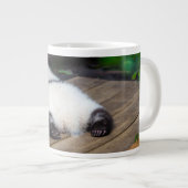 Niedliche Kleintiere | Baby Giant Panda Schlafen Jumbo-Tasse (Vorderseite Rechts)