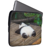 Niedliche Kleintiere | Baby Giant Panda Schlafen Laptopschutzhülle (Vorne Rechts)