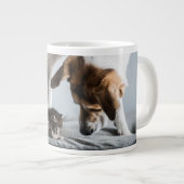 Niedliche Kleintiere | Baby Kitten & Dog Jumbo-Tasse (Vorderseite Rechts)