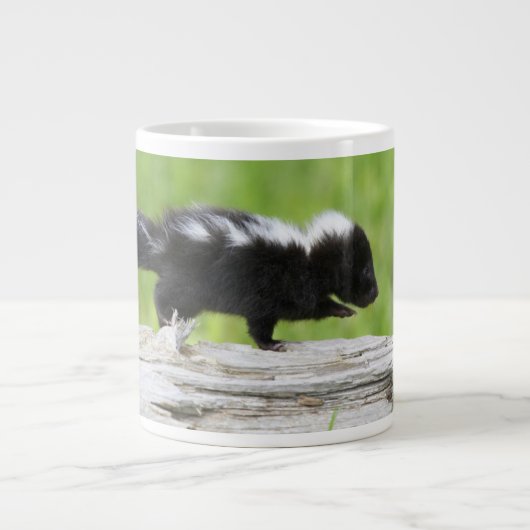 Niedliche Kleintiere | Baby Skunk Jumbo-Tasse (Vorderseite)