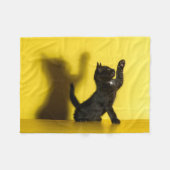 Niedliche Kleintiere | Black Cat Playing Fleecedecke (Vorderseite (Horizontal))