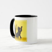 Niedliche Kleintiere | Black Cat Playing Tasse (Vorderseite Links)