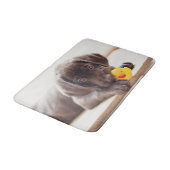 Niedliche Kleintiere | Chocolate Labrador Puppy Badematte (Schrägansicht)
