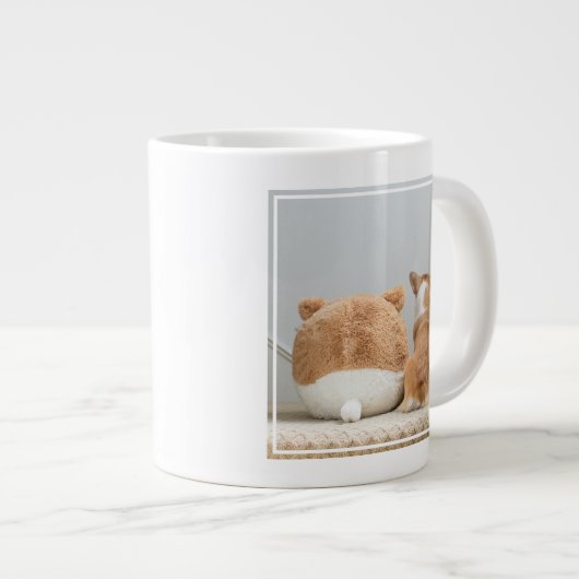 Niedliche Kleintiere | Corgi & Plush Puppy Jumbo-Tasse (Vorderseite Rechts)