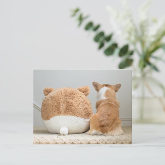 Niedliche Kleintiere | Corgi & Plush Puppy Postkarte (Stehend Vorderseite)