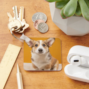 Niedliche Kleintiere Corgi Portrait auf Orange Schlüsselanhänger