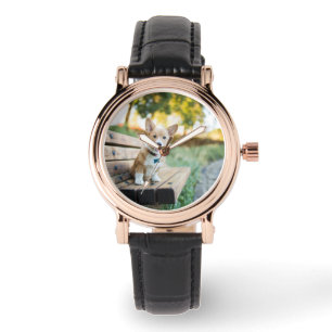 Niedliche Kleintiere Corgi Puppy auf einer Parkb Armbanduhr