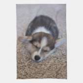 Niedliche Kleintiere | Corgi Puppy auf Shag Rug Geschirrtuch (Vertikal)