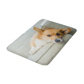 Niedliche Kleintiere | Corgi Puppy on Couch Badematte (Schrägansicht)