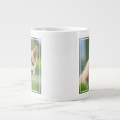 Niedliche Kleintiere | Corgi Welpe im Garten Jumbo-Tasse (Vorderseite)