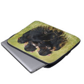 Niedliche Kleintiere | Drei Schimpansen umarmt Laptopschutzhülle (Vorne Knopf)