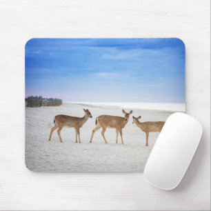 Niedliche Kleintiere   Hirsche am Strand Mousepad
