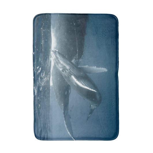 Niedliche Kleintiere | Humpback Whale Calf Badematte (Vorderseite Vertikal)