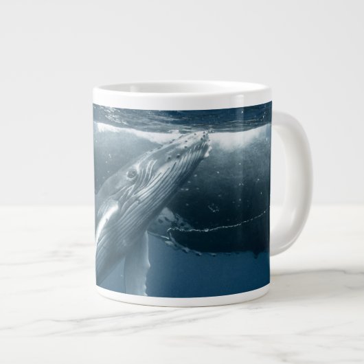 Niedliche Kleintiere | Humpback Whale Calf Jumbo-Tasse (Vorderseite Rechts)
