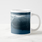 Niedliche Kleintiere | Humpback Whale Calf Jumbo-Tasse (Rechts)