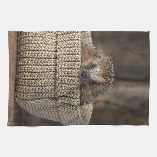 Niedliche Kleintiere | Igel in einem Korb Geschirrtuch (Horizontal)